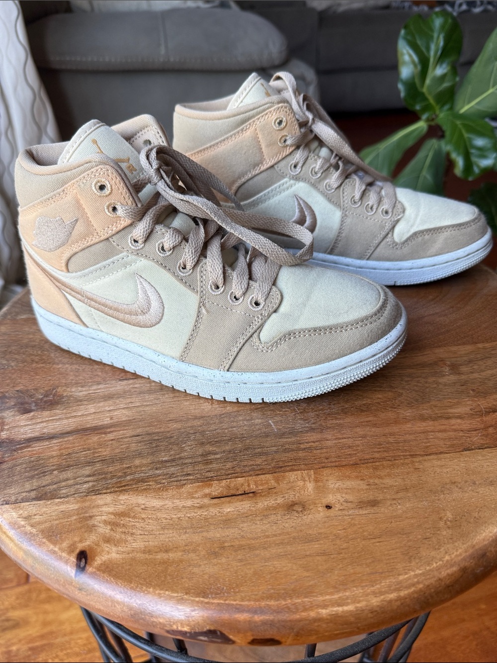 Nike Air Jordan 1 Mid SE “Canvas Khaki” sneaker